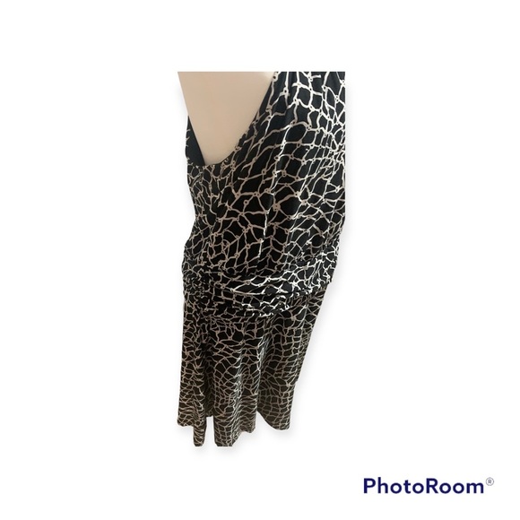 Summer Dress MIDI black & white by BCBG. SZ XL
98% polyester, 2% spandex - Picture 5 of 7